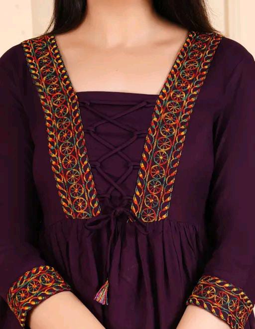 WOMEN'S EMBROIDERED COTTON TOP