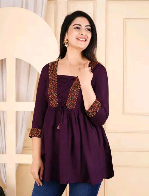 WOMEN'S EMBROIDERED COTTON TOP